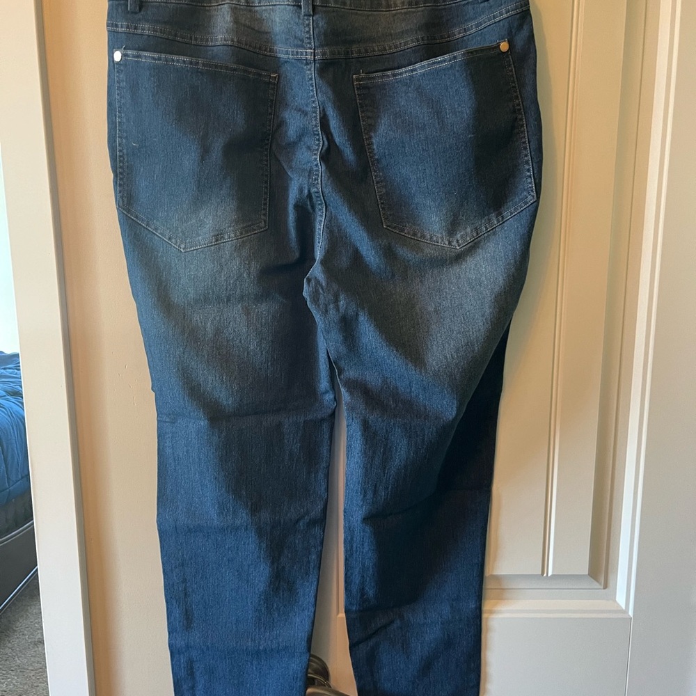 NEW Size 2X Color Distressed Straight Leg Jeans - Picture 2 of 3